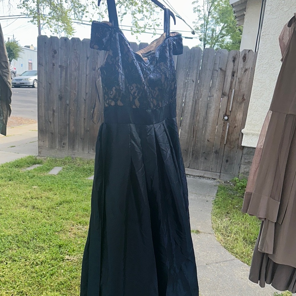 Elegant Black Lace Evening Dress